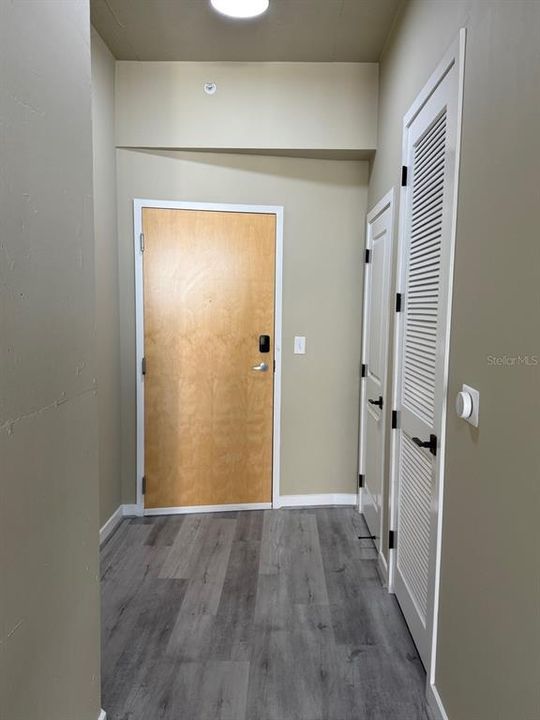 For Sale: $220,000 (1 beds, 1 baths, 729 Square Feet)