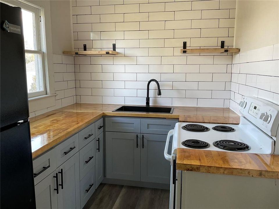 Recently Rented: $1,450 (2 beds, 1 baths, 600 Square Feet)