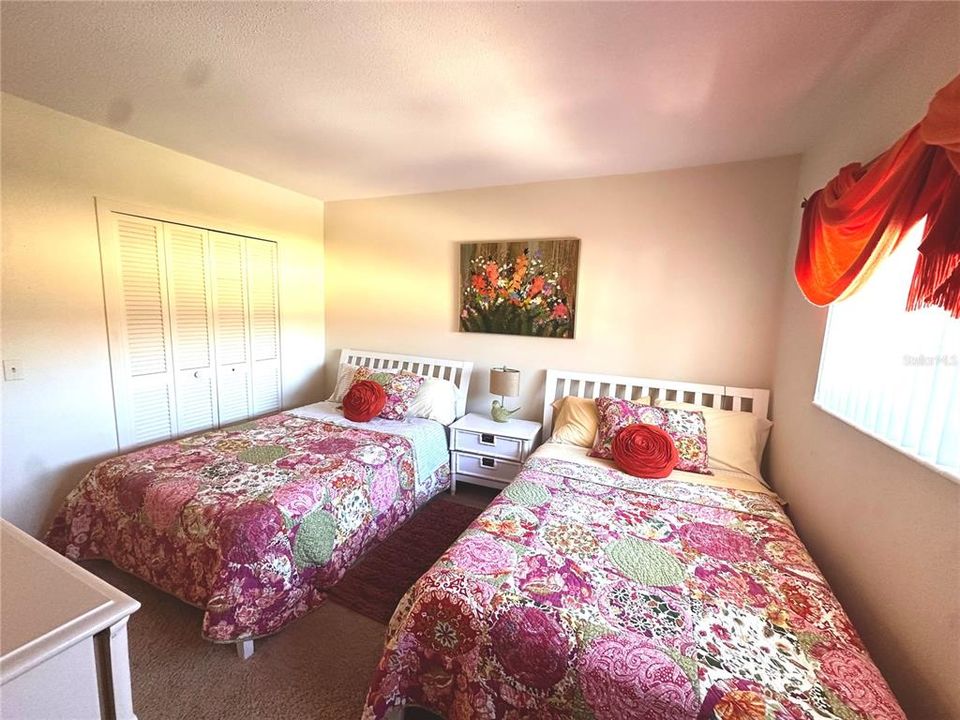 For Sale: $299,900 (2 beds, 1 baths, 902 Square Feet)