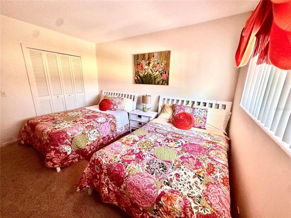 For Sale: $299,900 (2 beds, 1 baths, 902 Square Feet)