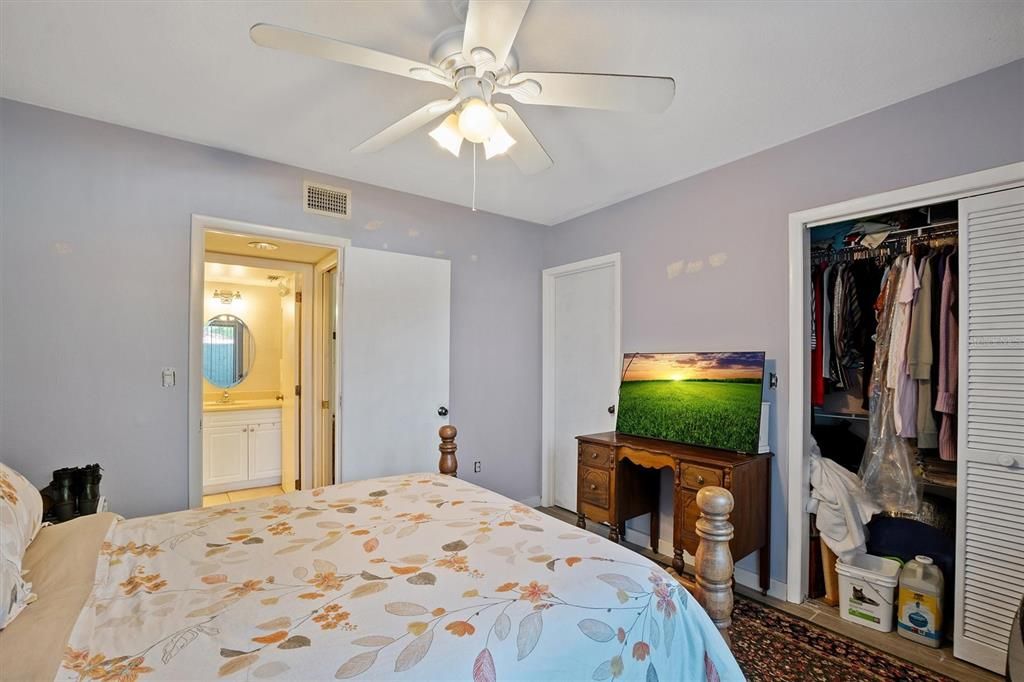 For Sale: $159,900 (2 beds, 2 baths, 1280 Square Feet)