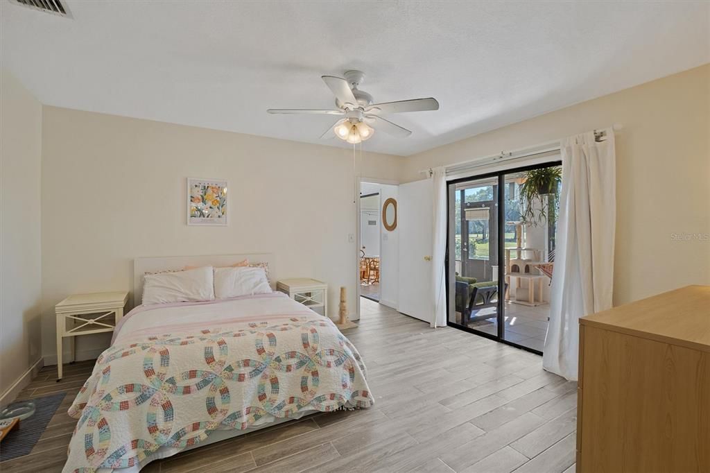 For Sale: $159,900 (2 beds, 2 baths, 1280 Square Feet)