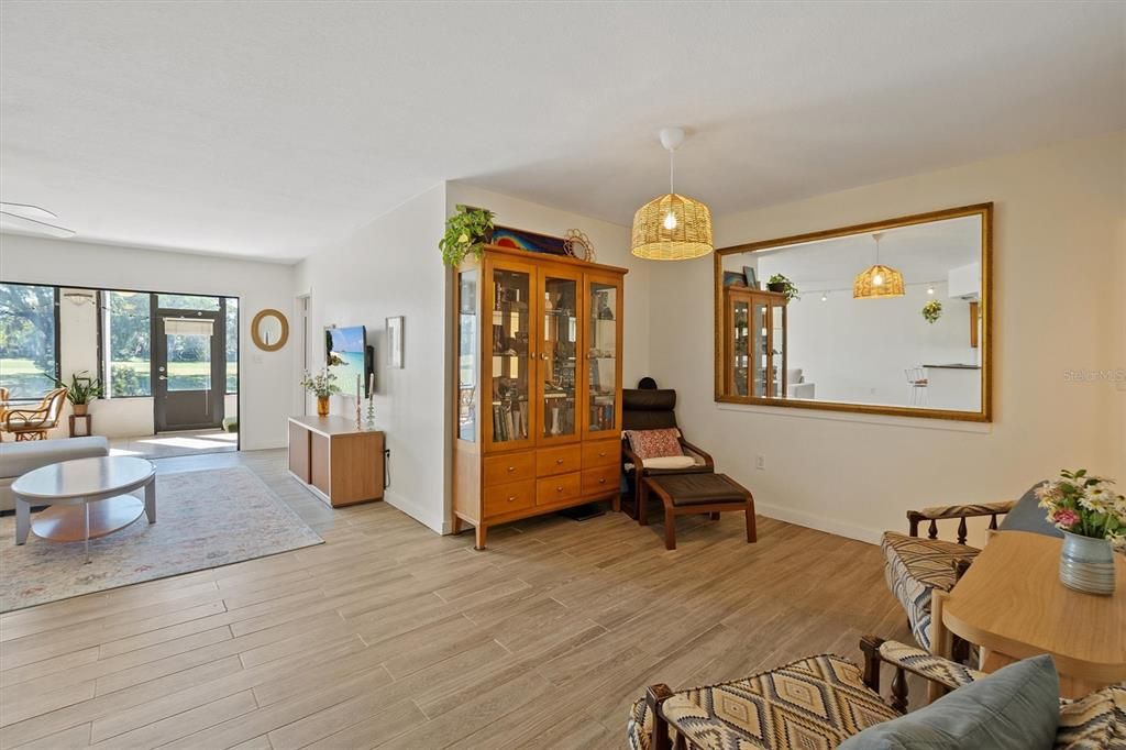 For Sale: $159,900 (2 beds, 2 baths, 1280 Square Feet)