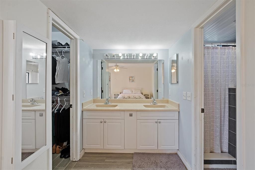 For Sale: $159,900 (2 beds, 2 baths, 1280 Square Feet)