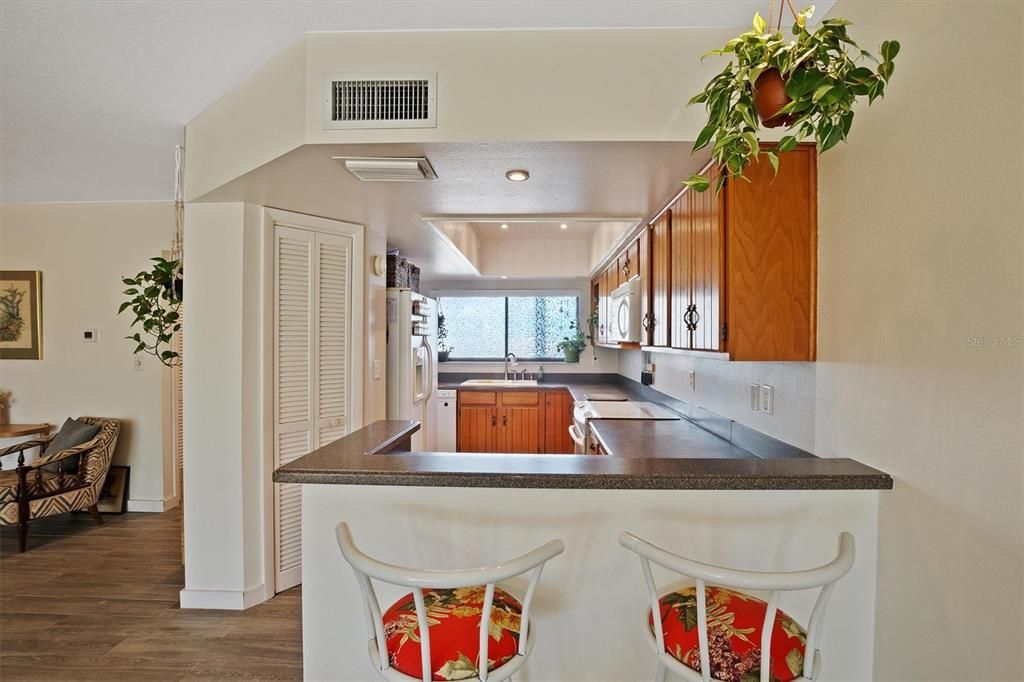 For Sale: $159,900 (2 beds, 2 baths, 1280 Square Feet)