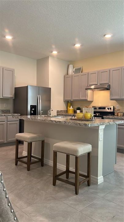 For Rent: $2,400 (3 beds, 2 baths, 1758 Square Feet)