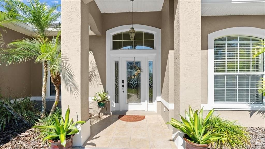 Activo con contrato: $529,000 (4 camas, 2 baños, 2412 Pies cuadrados)