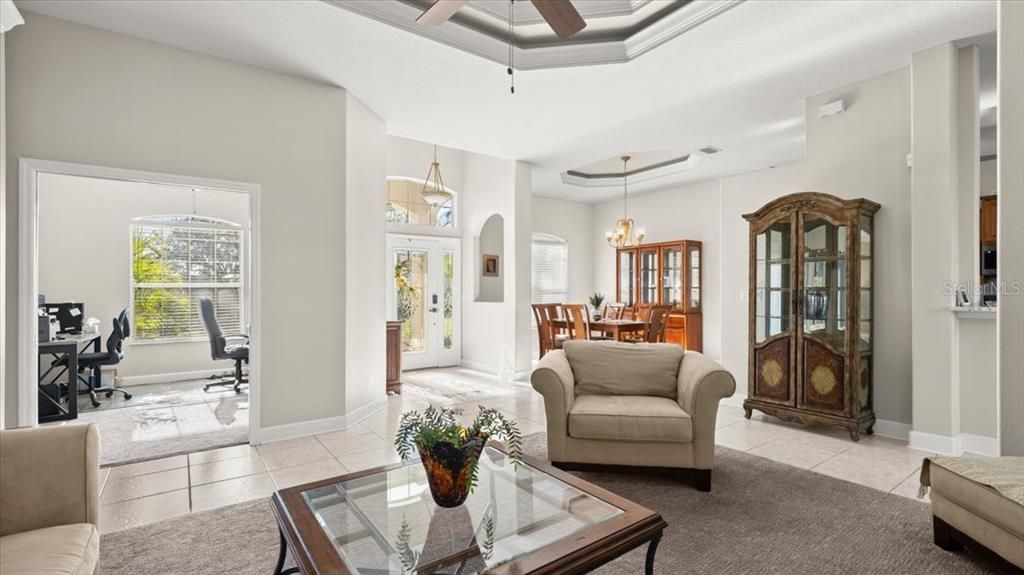 Activo con contrato: $529,000 (4 camas, 2 baños, 2412 Pies cuadrados)