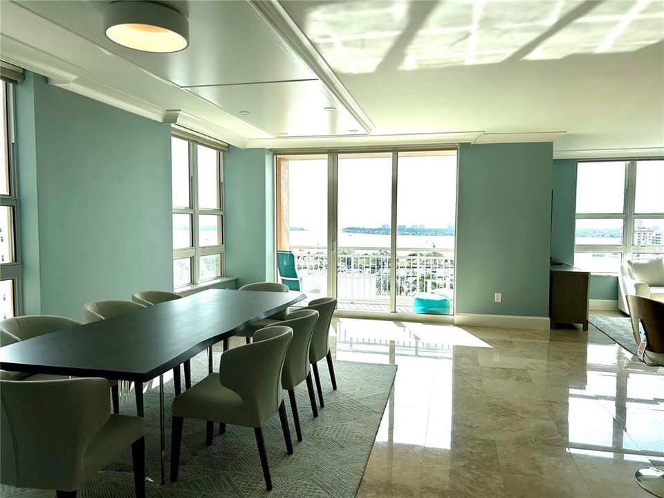 出租: $12,500 (2 贝兹, 2 浴室, 2288 平方英尺)