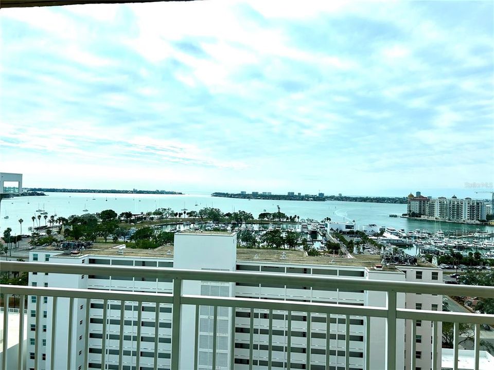 出租: $12,500 (2 贝兹, 2 浴室, 2288 平方英尺)