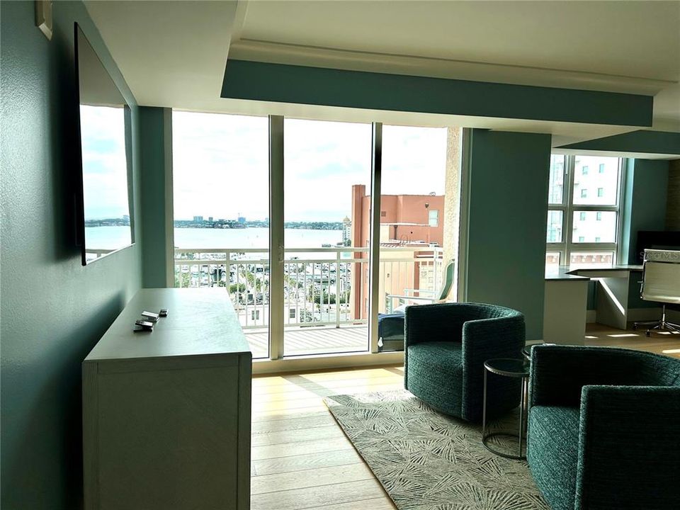 出租: $12,500 (2 贝兹, 2 浴室, 2288 平方英尺)