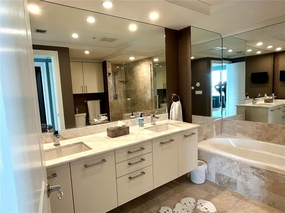 出租: $12,500 (2 贝兹, 2 浴室, 2288 平方英尺)