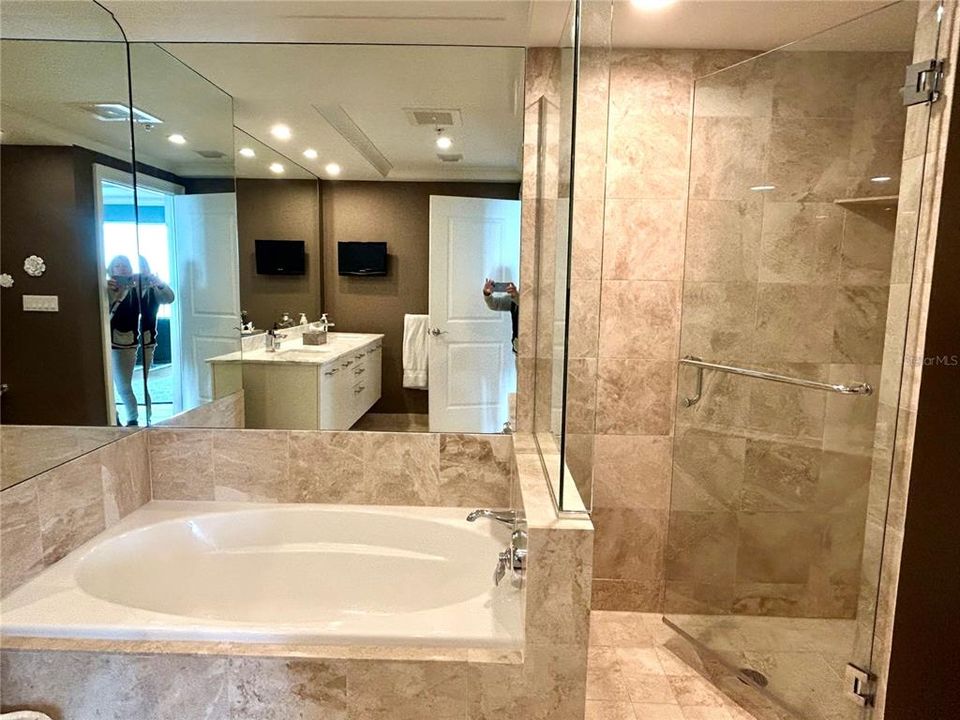 出租: $12,500 (2 贝兹, 2 浴室, 2288 平方英尺)