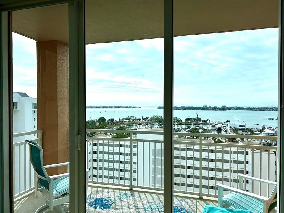 出租: $12,500 (2 贝兹, 2 浴室, 2288 平方英尺)