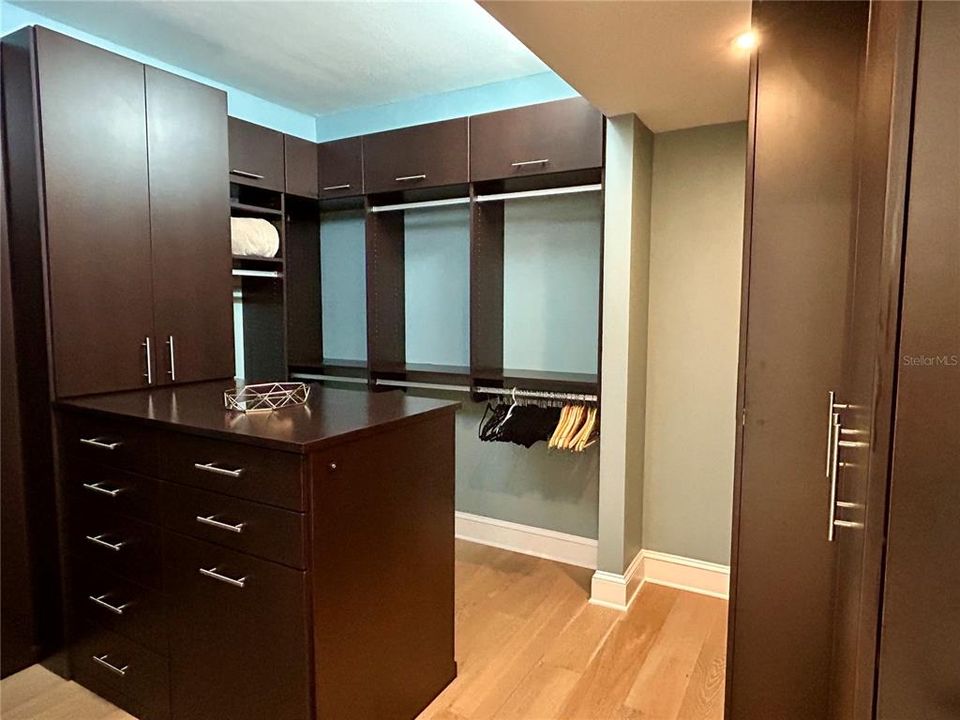 出租: $12,500 (2 贝兹, 2 浴室, 2288 平方英尺)