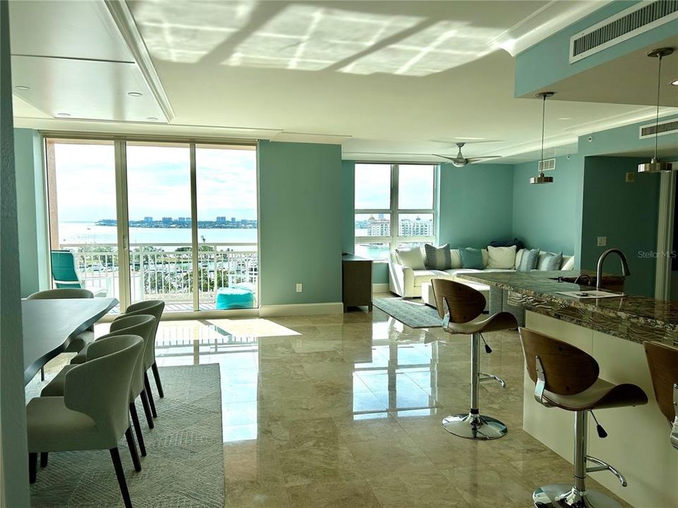 出租: $12,500 (2 贝兹, 2 浴室, 2288 平方英尺)