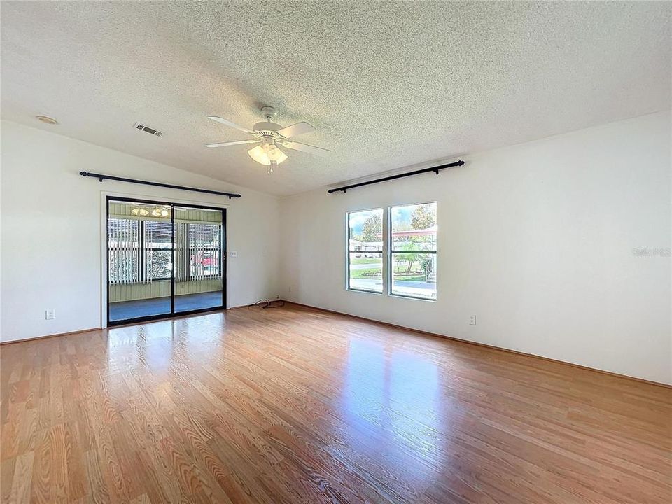 Active With Contract: $119,000 (2 beds, 2 baths, 1128 Square Feet)
