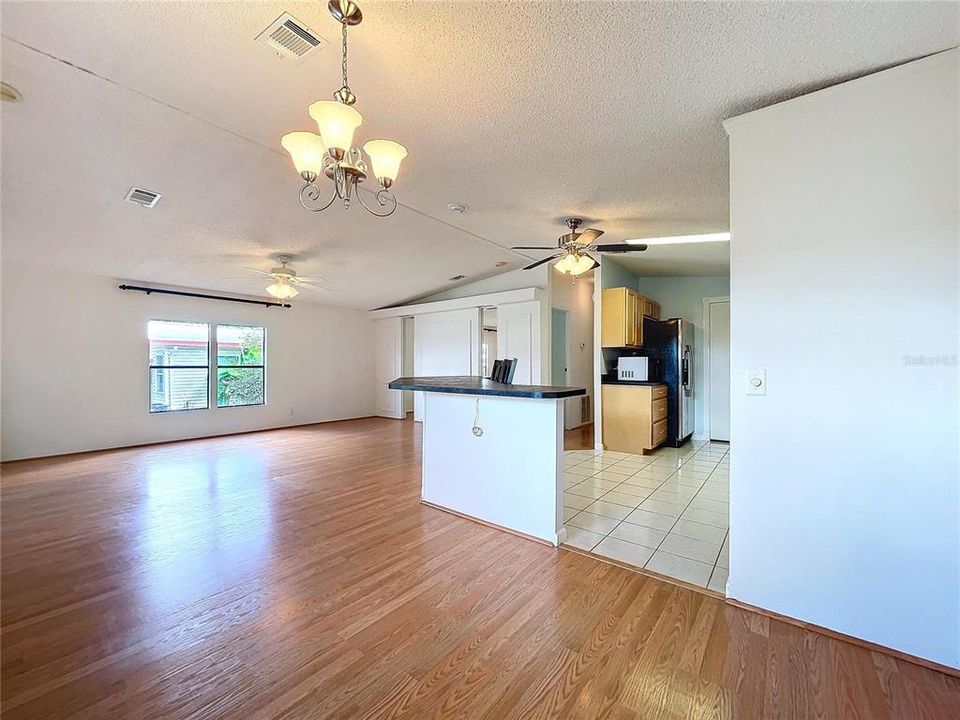 Active With Contract: $119,000 (2 beds, 2 baths, 1128 Square Feet)