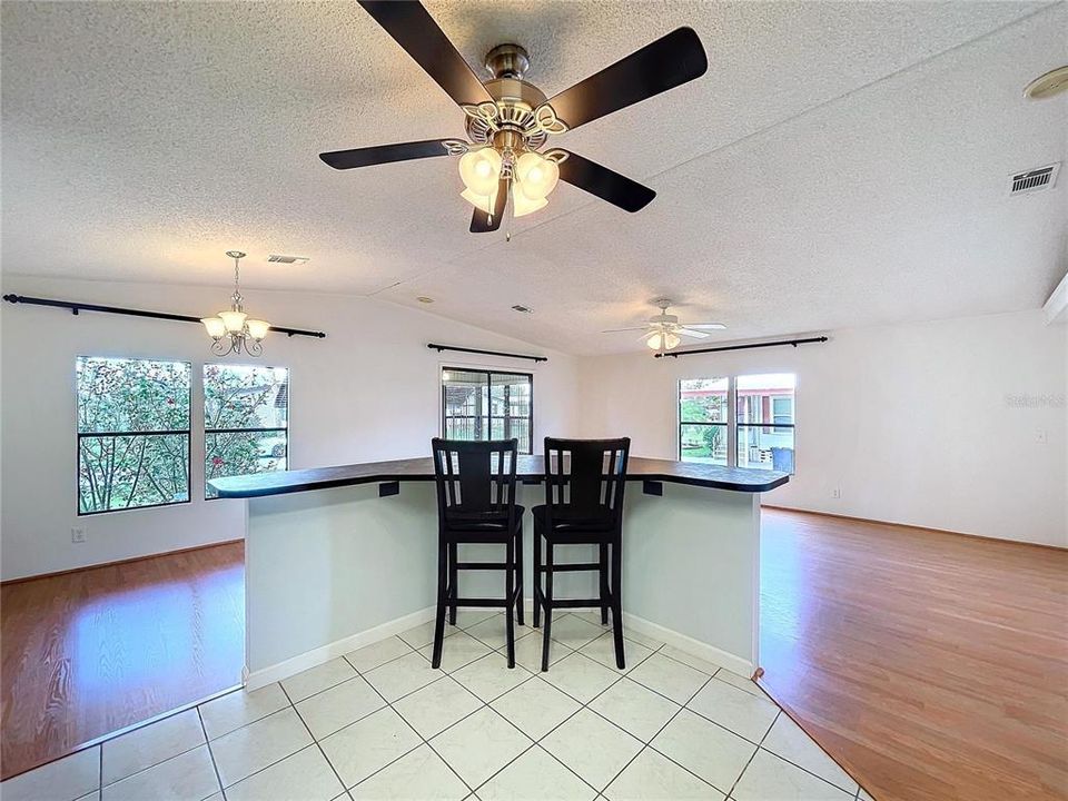 Active With Contract: $119,000 (2 beds, 2 baths, 1128 Square Feet)