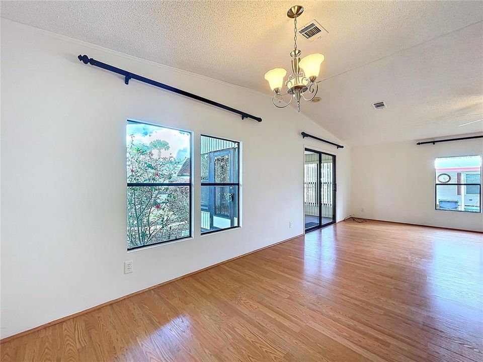 Active With Contract: $119,000 (2 beds, 2 baths, 1128 Square Feet)