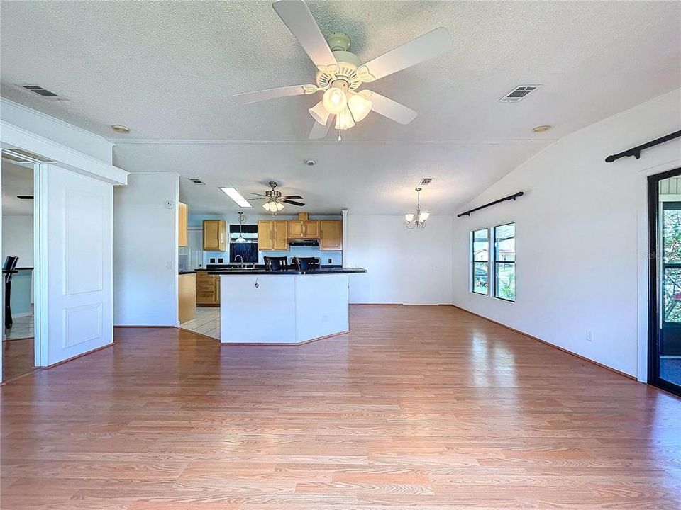 Active With Contract: $119,000 (2 beds, 2 baths, 1128 Square Feet)
