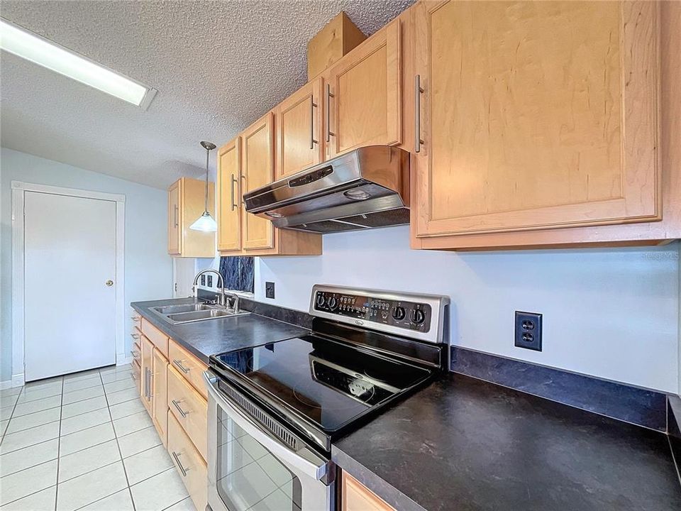 Active With Contract: $119,000 (2 beds, 2 baths, 1128 Square Feet)