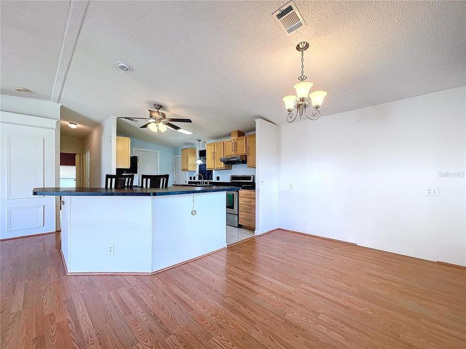 Active With Contract: $119,000 (2 beds, 2 baths, 1128 Square Feet)