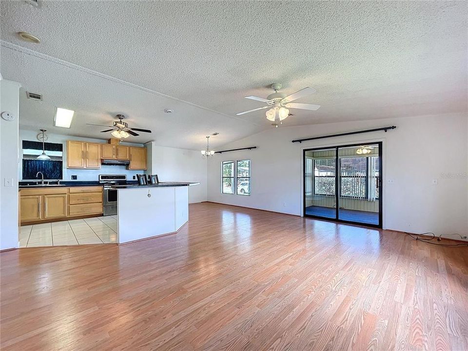 Active With Contract: $119,000 (2 beds, 2 baths, 1128 Square Feet)