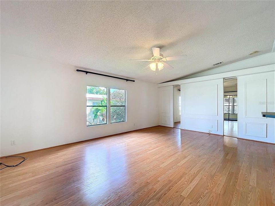 Active With Contract: $119,000 (2 beds, 2 baths, 1128 Square Feet)