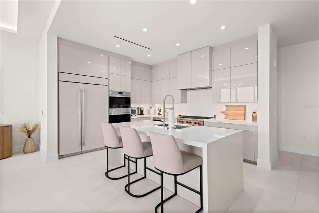 出租: $32,000 (1 贝兹, 1 浴室, 1684 平方英尺)