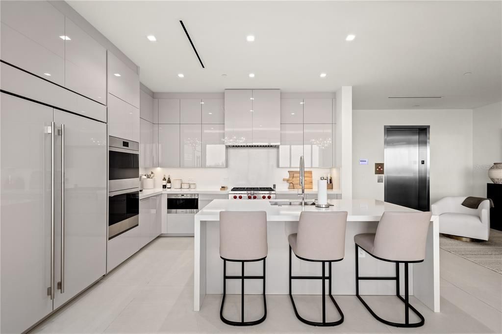 出租: $32,000 (1 贝兹, 1 浴室, 1684 平方英尺)