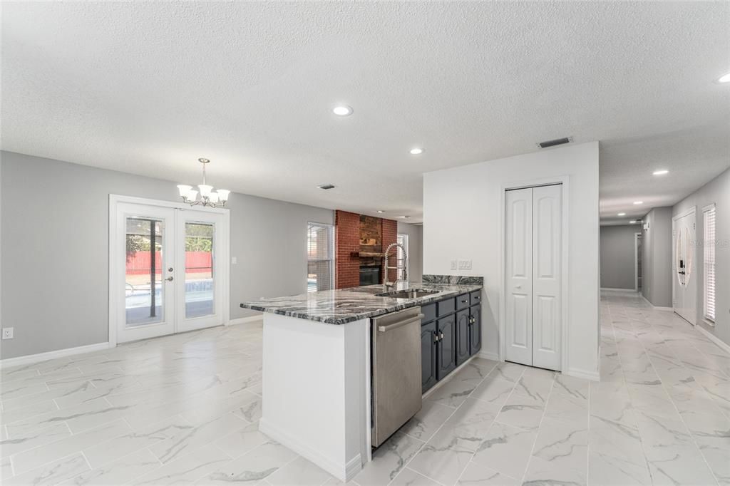 На продажу: $389,000 (3 спален, 2 ванн, 2240 Квадратных фут)