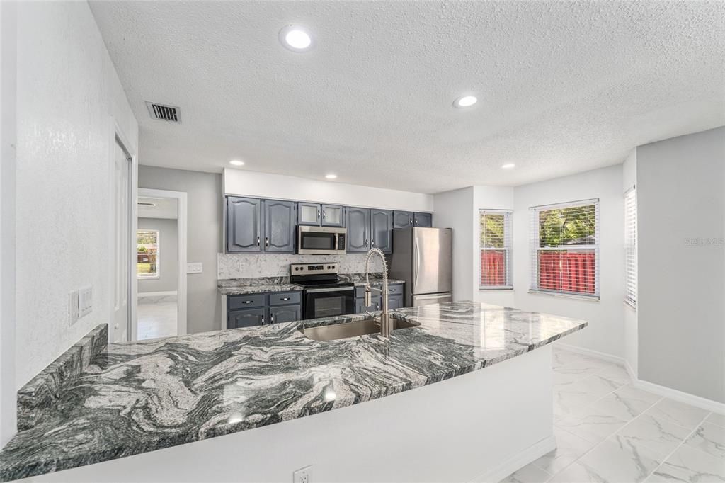 На продажу: $389,000 (3 спален, 2 ванн, 2240 Квадратных фут)