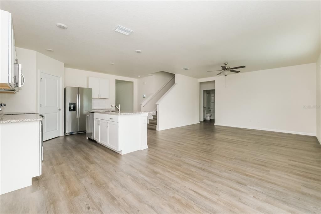 Active With Contract: $3,150 (5 beds, 3 baths, 2616 Square Feet)