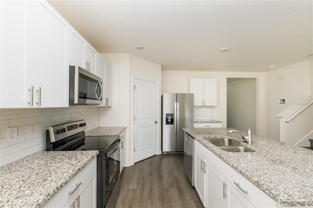 Active With Contract: $3,150 (5 beds, 3 baths, 2616 Square Feet)