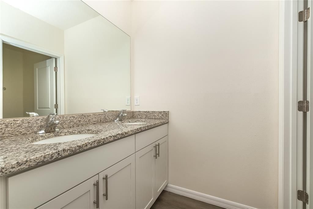 Active With Contract: $3,150 (5 beds, 3 baths, 2616 Square Feet)