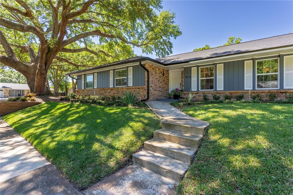 Front - 7614 Lake Dr