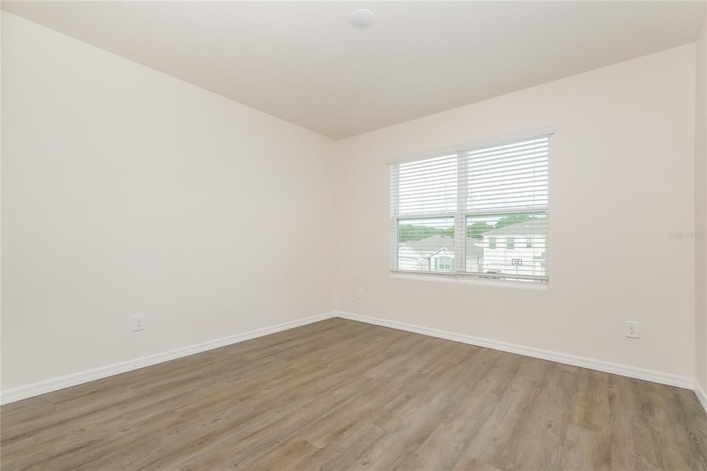 Active With Contract: $3,150 (5 beds, 3 baths, 2616 Square Feet)