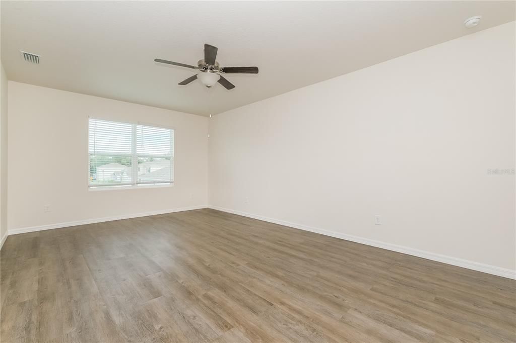 Active With Contract: $3,150 (5 beds, 3 baths, 2616 Square Feet)