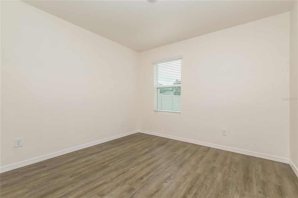 Active With Contract: $3,150 (5 beds, 3 baths, 2616 Square Feet)