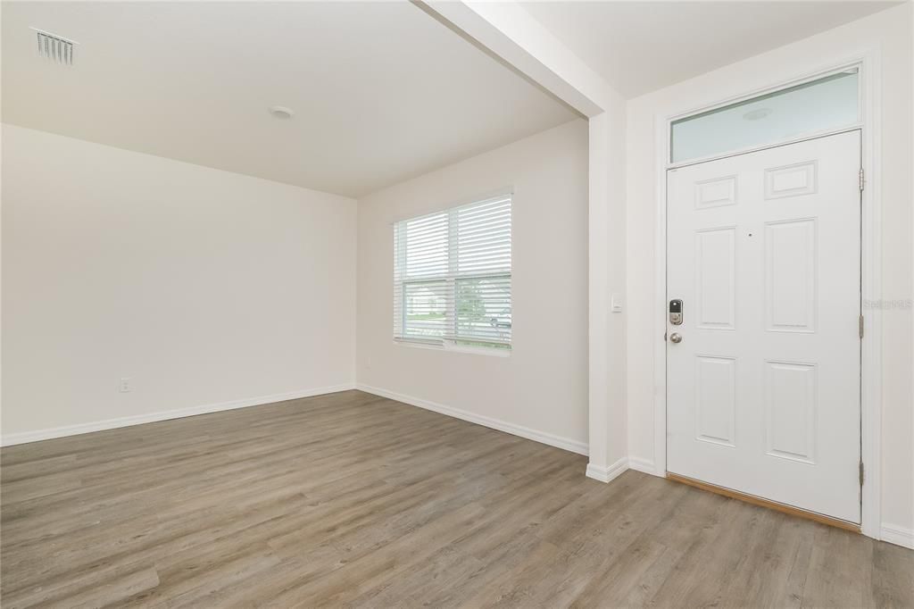 Active With Contract: $3,150 (5 beds, 3 baths, 2616 Square Feet)