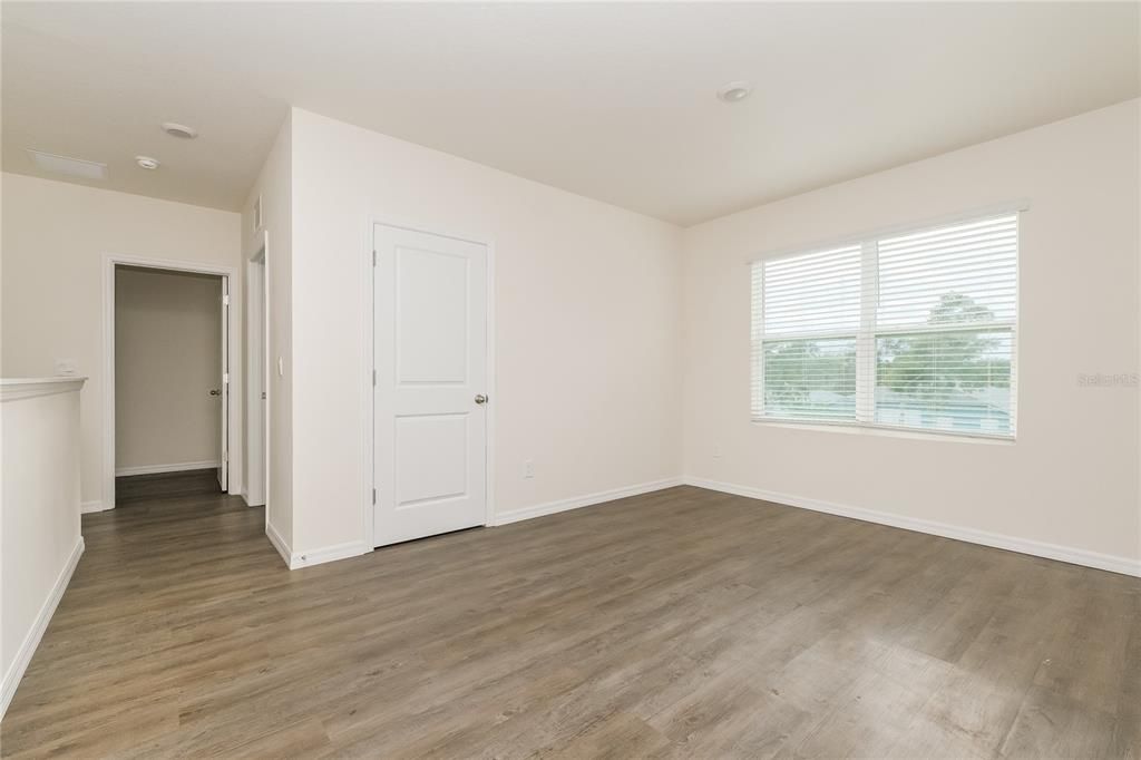 Active With Contract: $3,150 (5 beds, 3 baths, 2616 Square Feet)