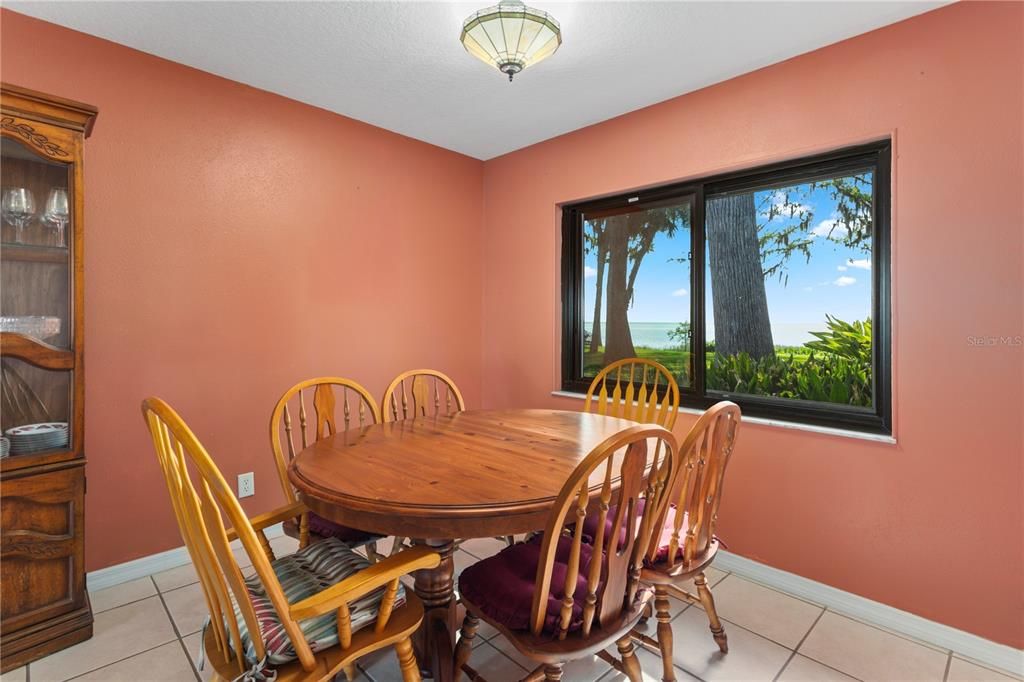 待售: $749,999 (3 贝兹, 2 浴室, 2232 平方英尺)