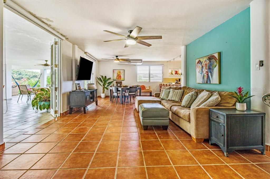 На продажу: $700,000 (5 спален, 3 ванн, 0 Квадратных фут)