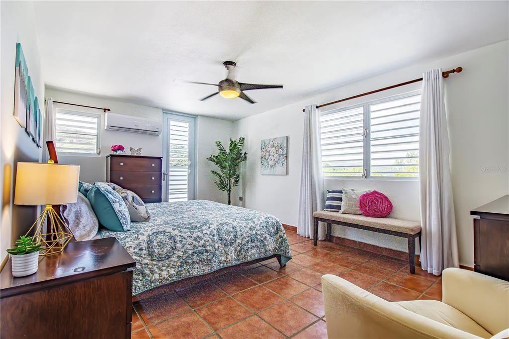 На продажу: $700,000 (5 спален, 3 ванн, 0 Квадратных фут)