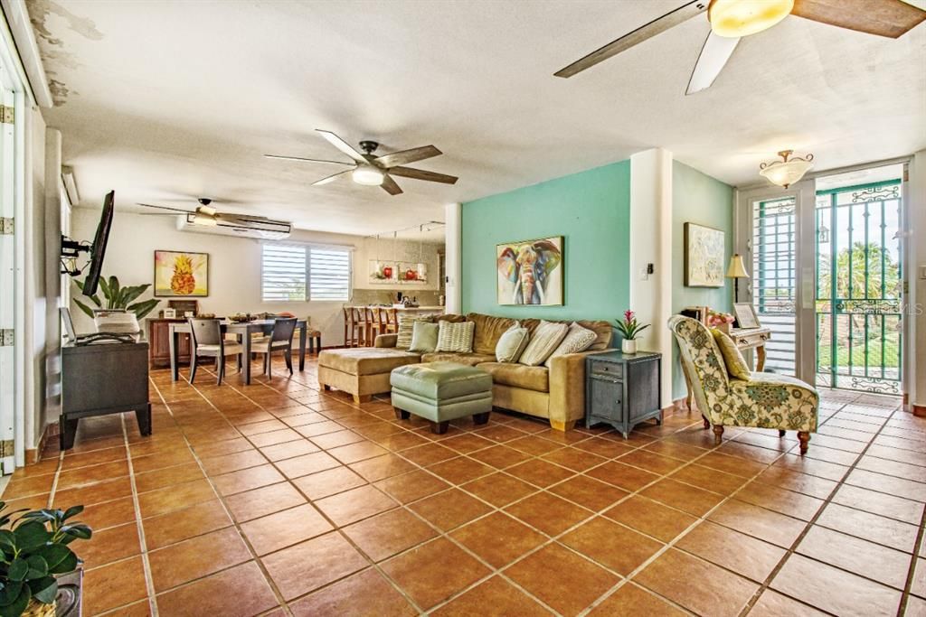 На продажу: $700,000 (5 спален, 3 ванн, 0 Квадратных фут)