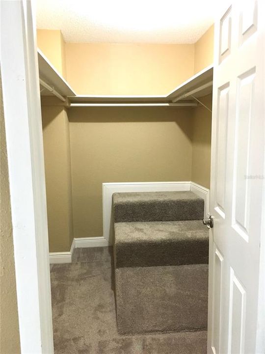 En Venta: $410,000 (5 camas, 3 baños, 2469 Pies cuadrados)