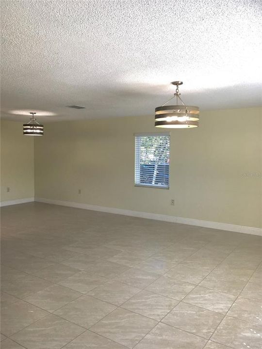 En Venta: $410,000 (5 camas, 3 baños, 2469 Pies cuadrados)