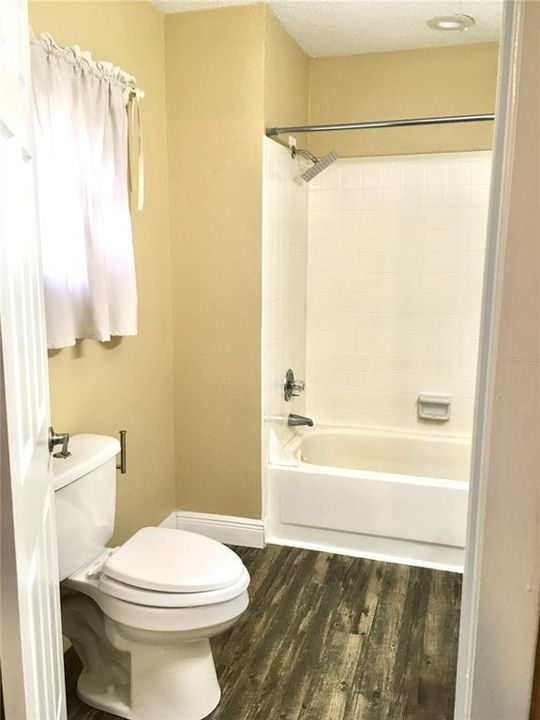 En Venta: $410,000 (5 camas, 3 baños, 2469 Pies cuadrados)