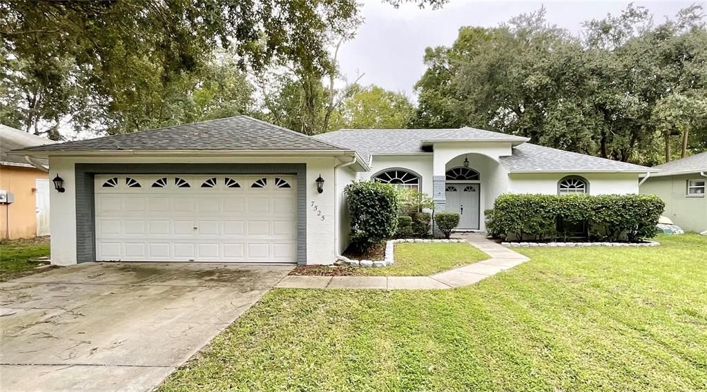 Recently Rented: $2,200 (3 beds, 2 baths, 1700 Square Feet)